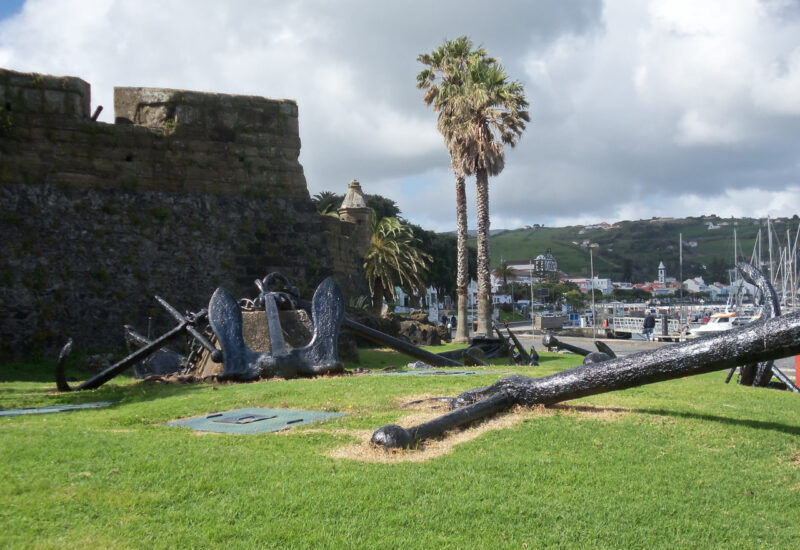 Horta - Fort am Hafen