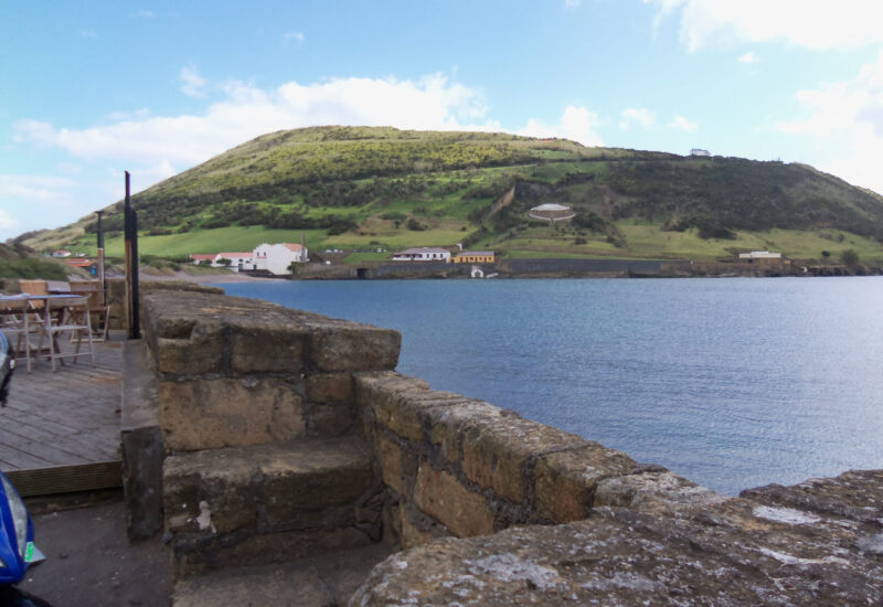 Blick über den Porto do Pim - Horta zur Walfabrik