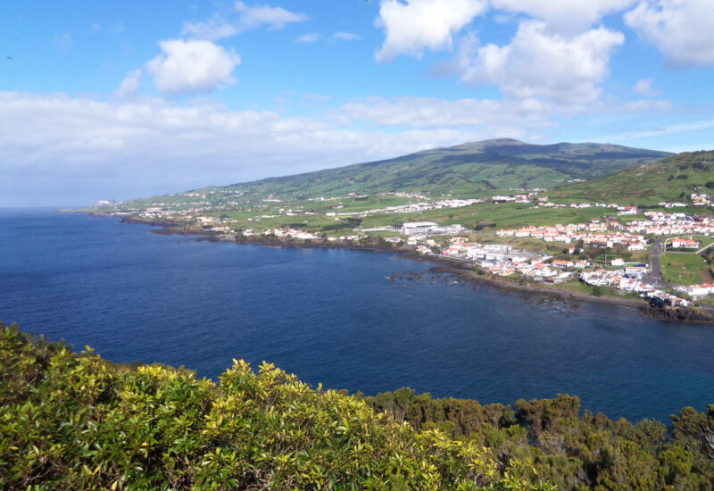 Blick auf die Küste Faials nach Norden