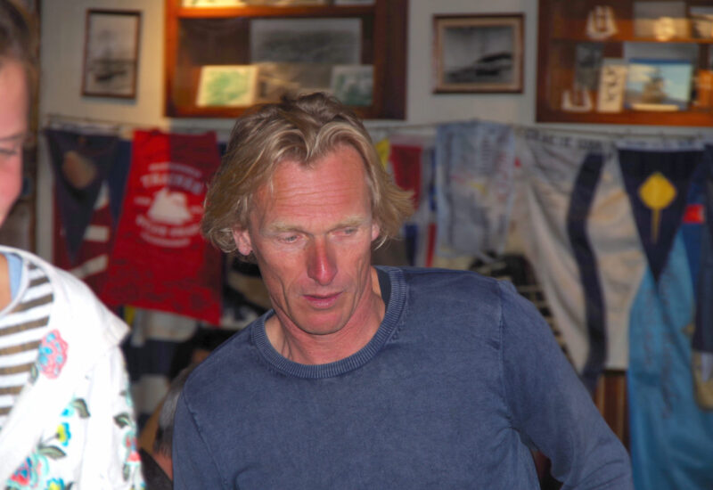 Horta - Captain Richards der Eye of the Wind im Cafe Peters