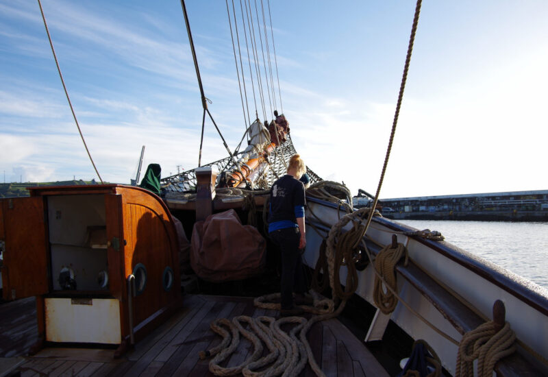 Versetzen der "Eye" zum technischen Pier zum Bunkern - Blick über das Vorschiff